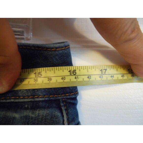 Time and Tru petite straight leg medium wash Jeans - Picture 4 of 6